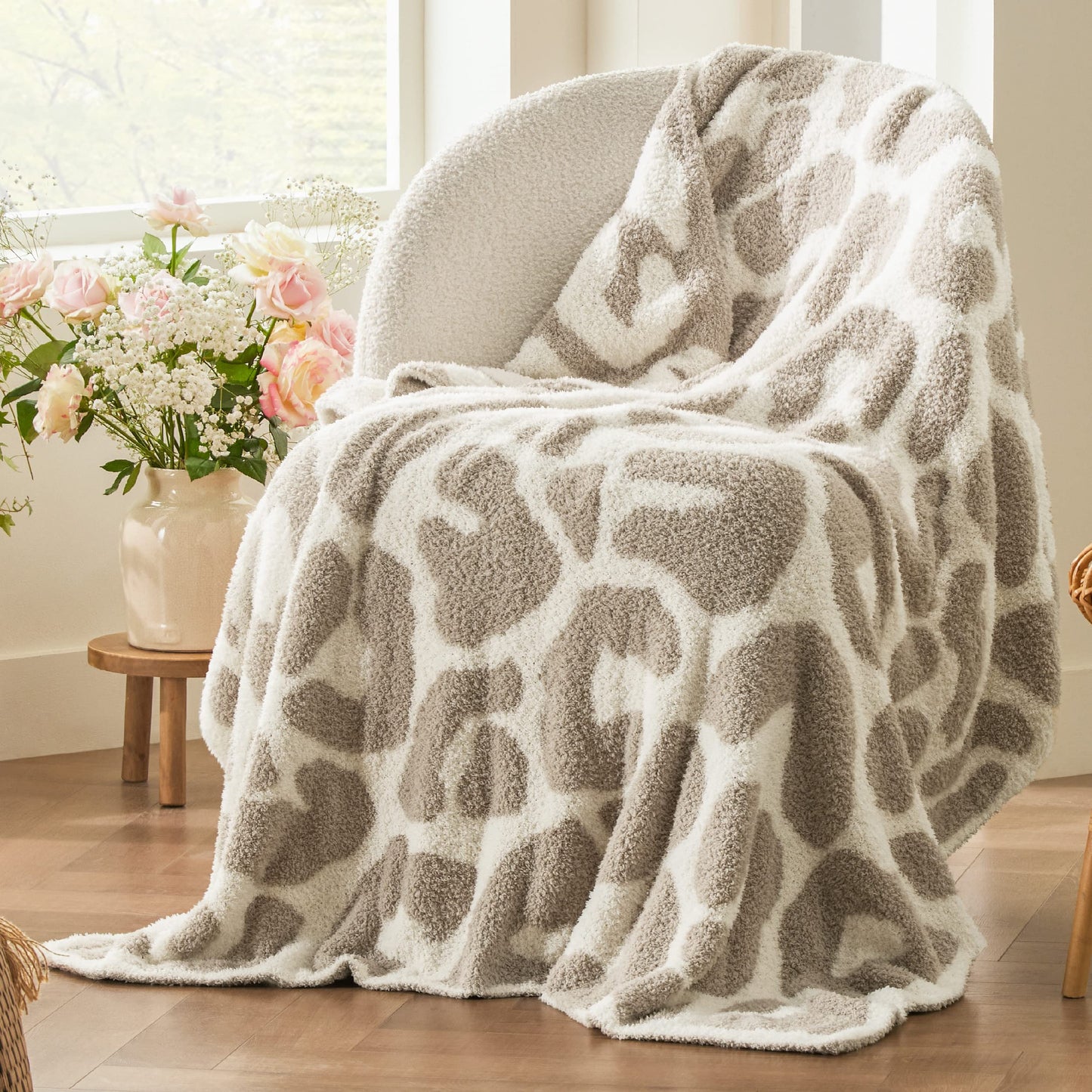 Bedsure Checkered Throw Blanket - Super Soft Knit Breathable Throw Blanket, Warm Cozy Fluffy Lightweight Summer Blanket for Couch Sofa Bed (50" x 60")